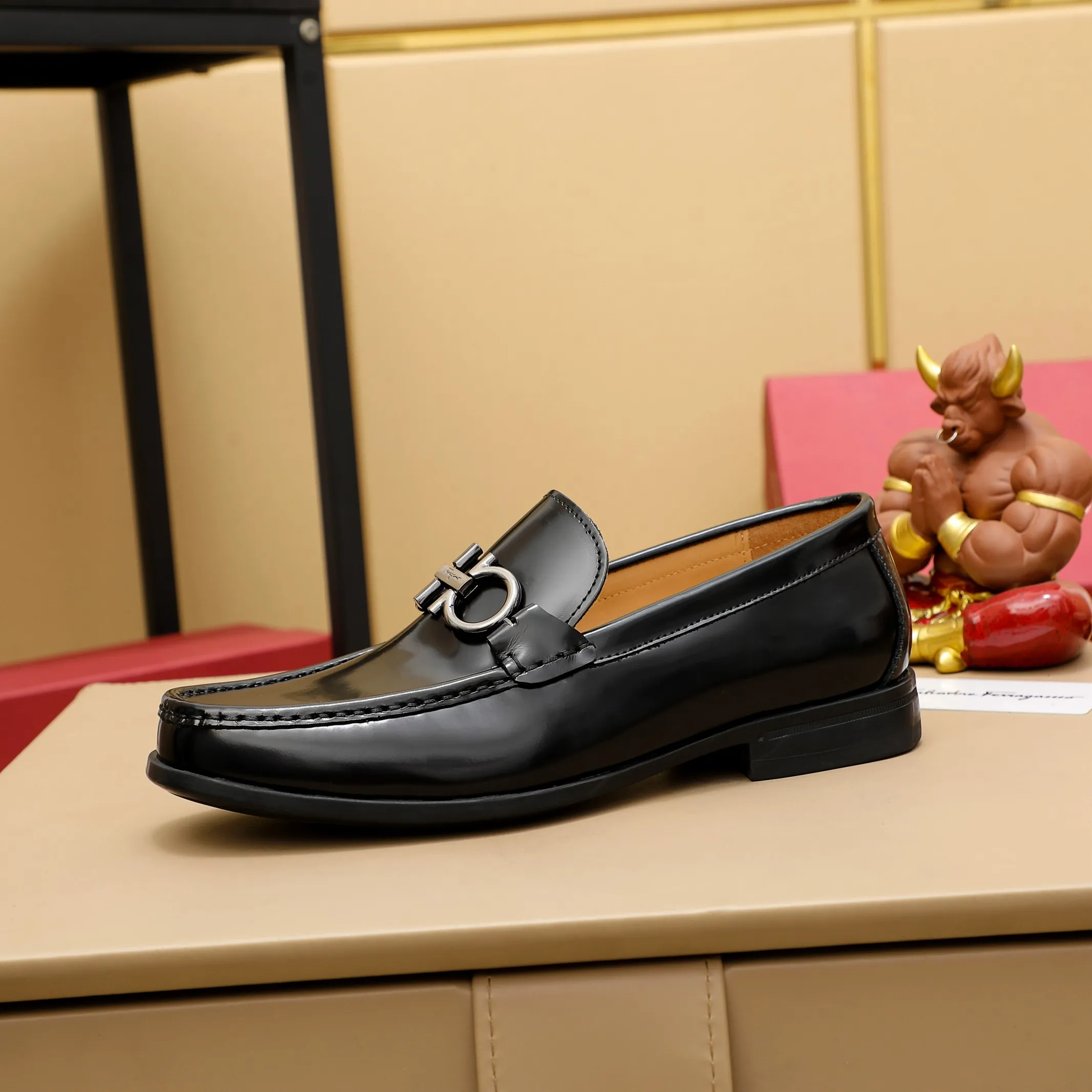 Men's clothing and shoes 💰460 🔥Ferragamo's new men's casual slip-on shoes🇨🇳Official website original 1:1 mold opening, original quality💯Fine workmanship, high-end luxury☘The upper is made of imported Italian first-layer cowhide🌴Luxury🐂leather lining🍓Rubber wear-resistant and non-slip outsole, breathable and comfortable to wear🍍The first choice for high-end men, black, size 38-45